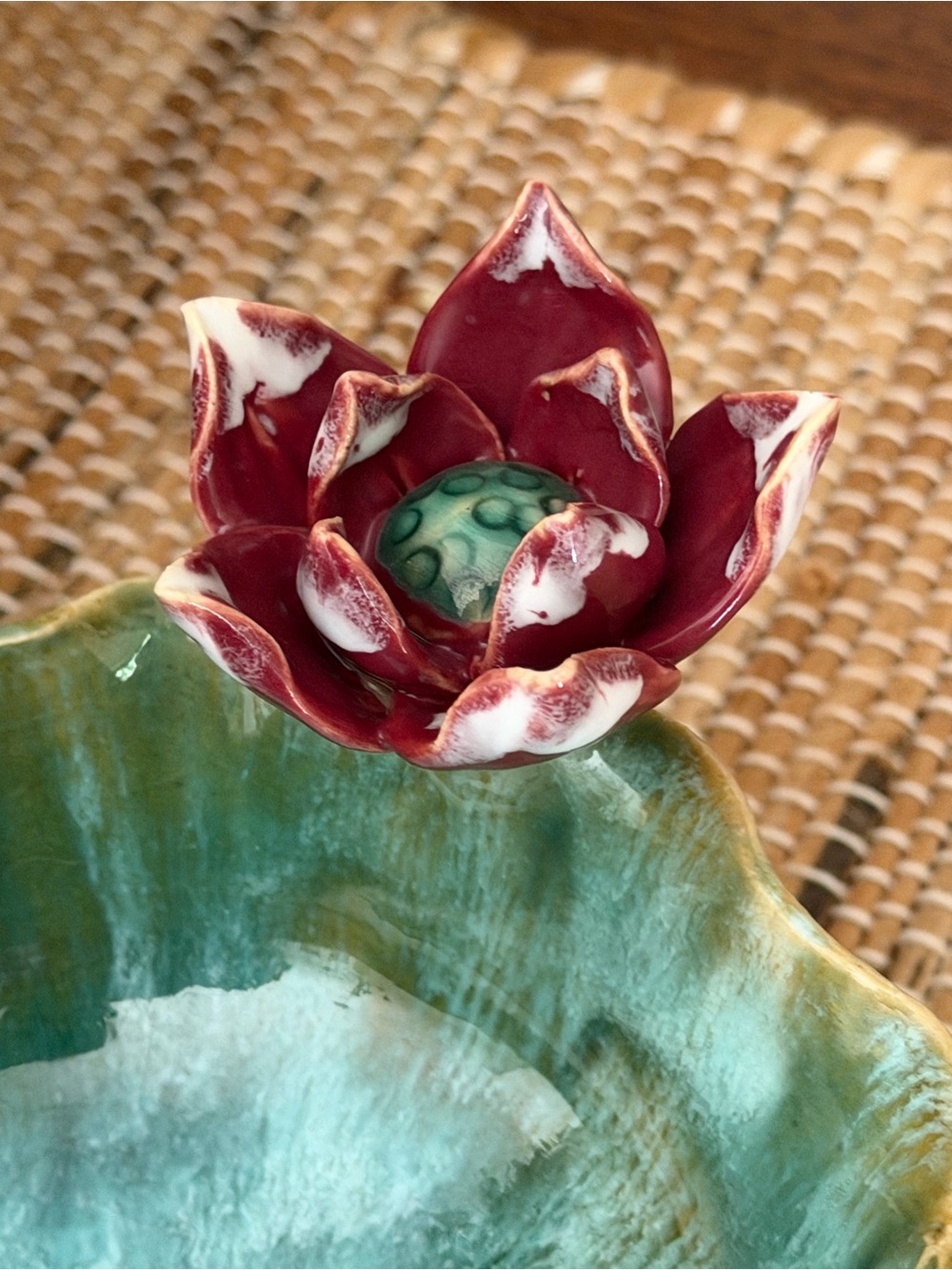 Vintage Majolica Style Lotus Bowl with Frog Accent - Picture 3 of 7